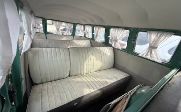 Volkwagen-bus-type-2-1970-green-5