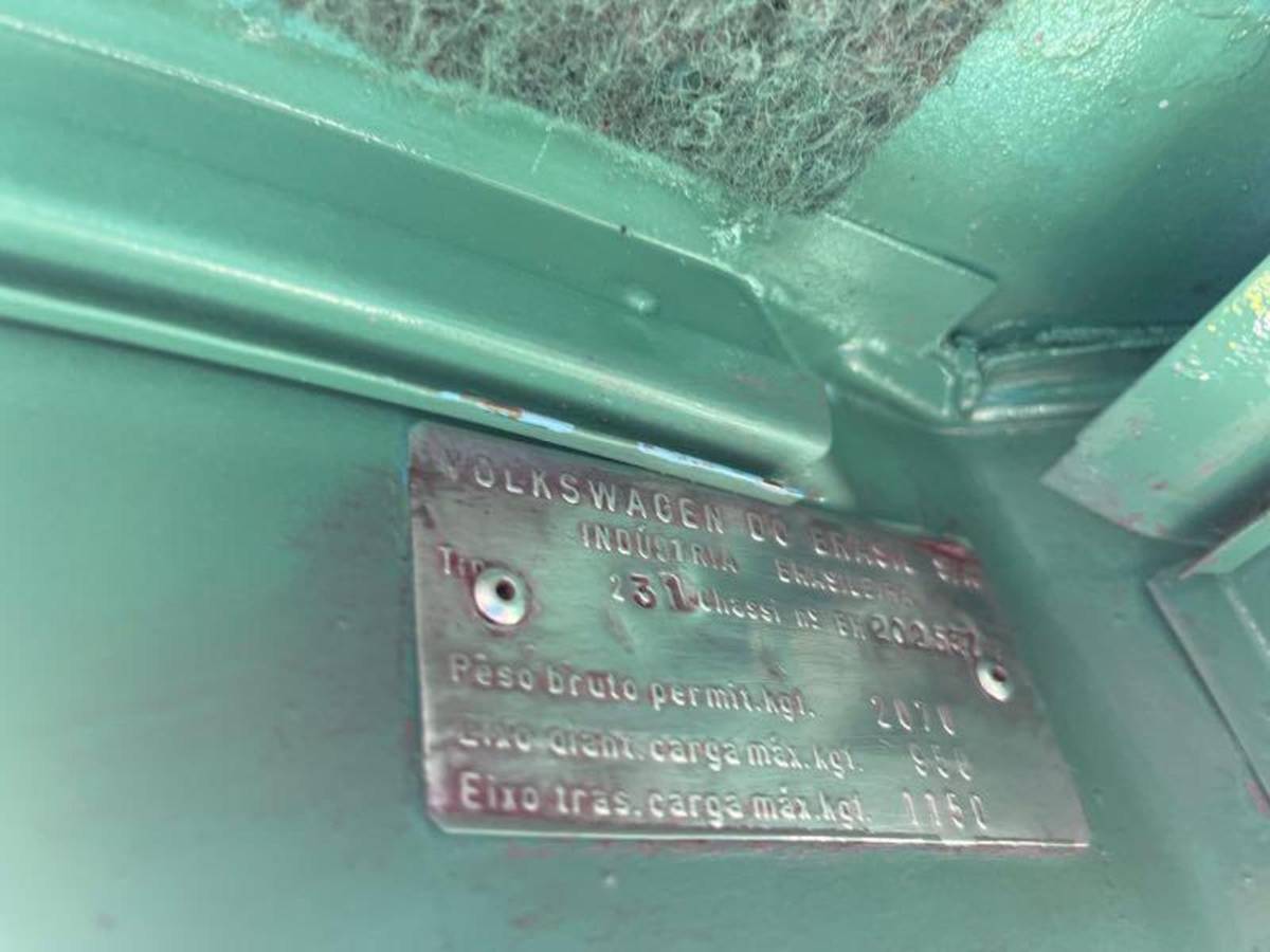 Volkwagen-bus-type-2-1970-green-6