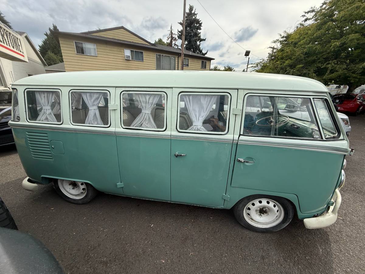 Volkwagen-bus-type-2-1970-green-7