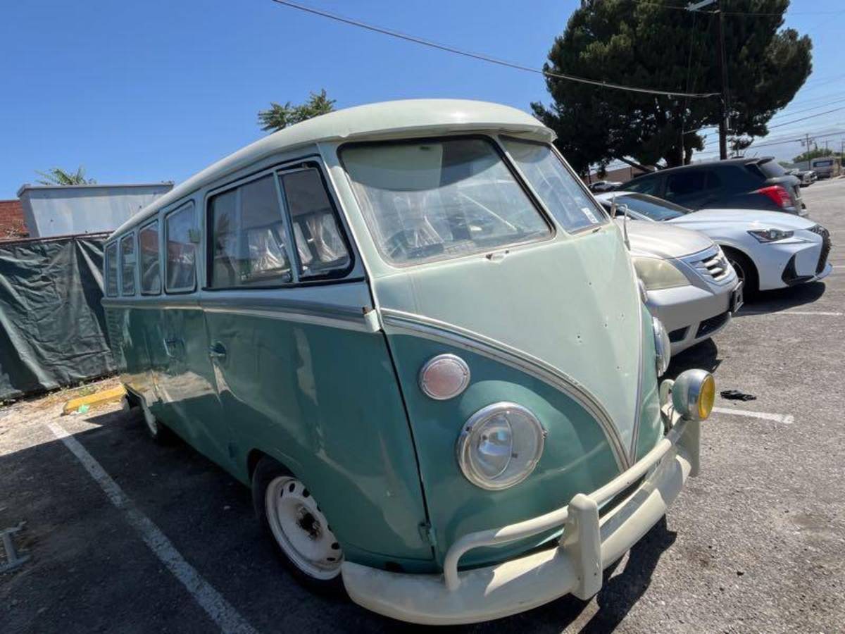 Volkwagen-bus-type-2-1970-green-8