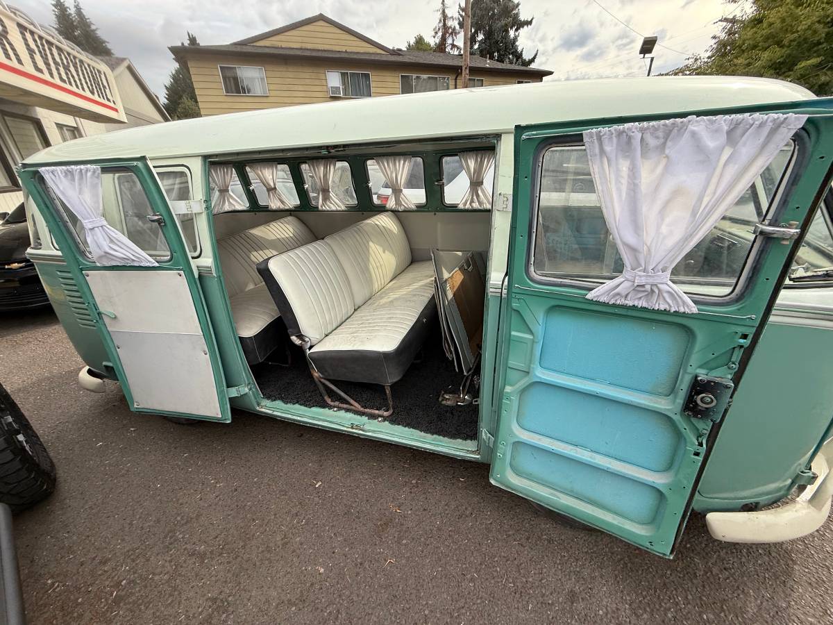 Volkwagen-bus-type-2-1970-green-9