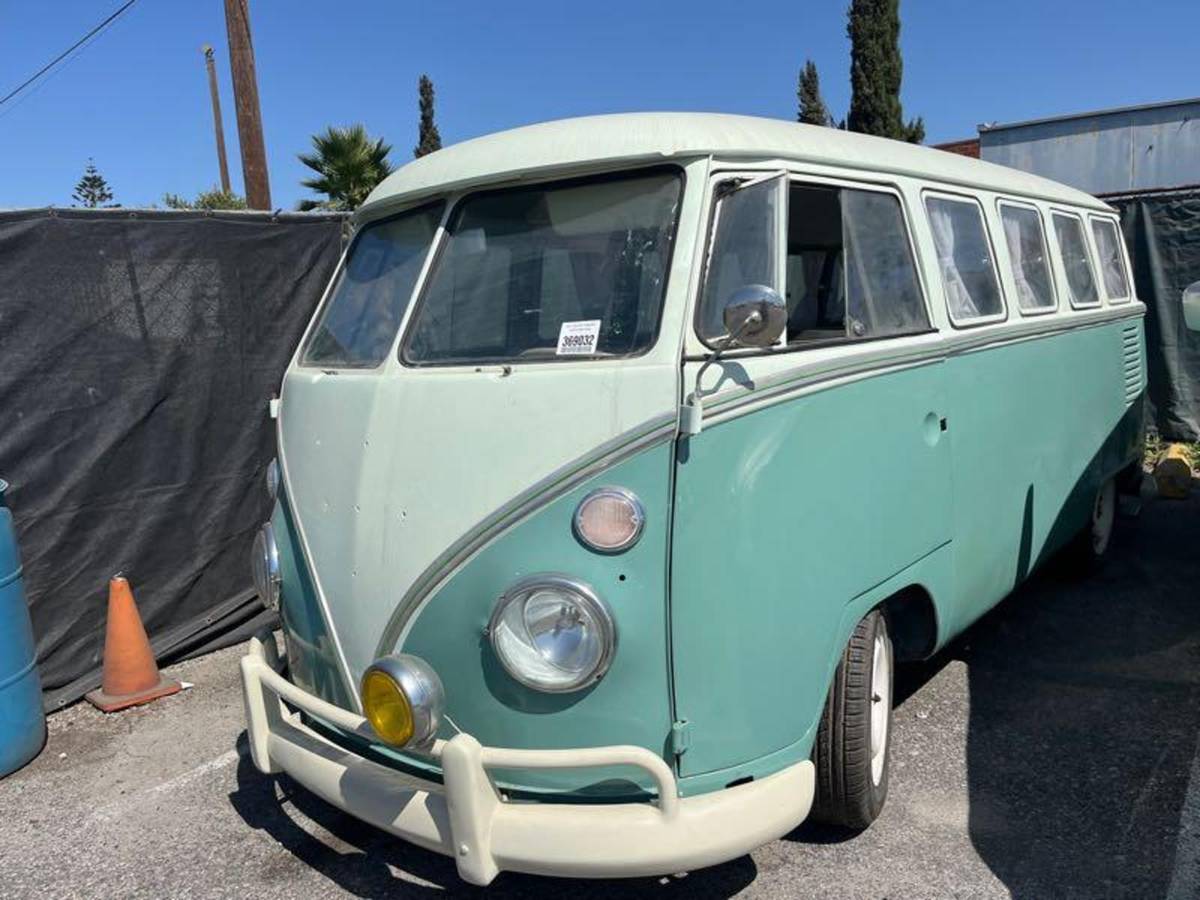 Volkwagen-bus-type-2-1970-green