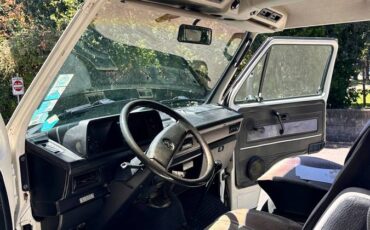 Volkwagon-vanagon-1986-white-7