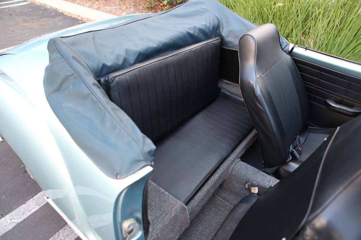 Volswagen-karmann-ghia-cab-1968-10