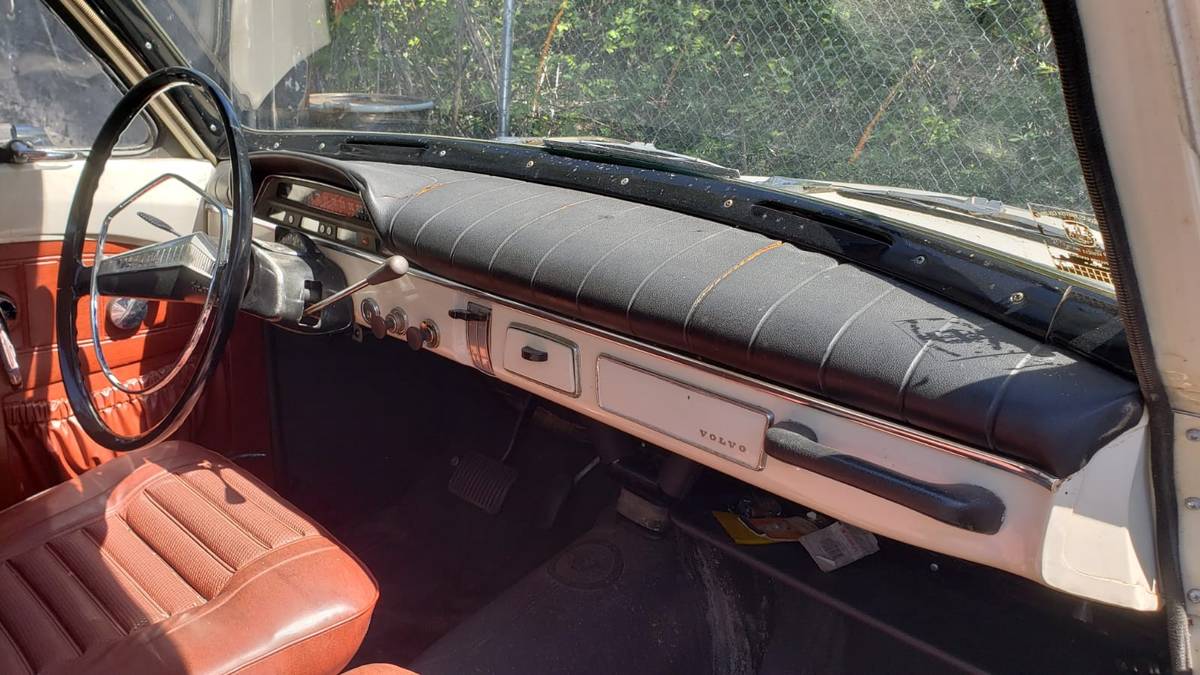 Volvo-122s-1968-brown-1