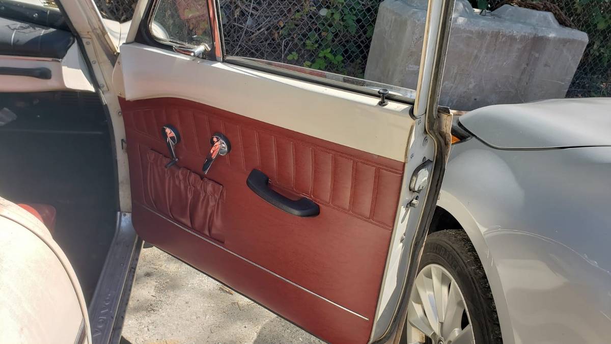 Volvo-122s-1968-brown-17