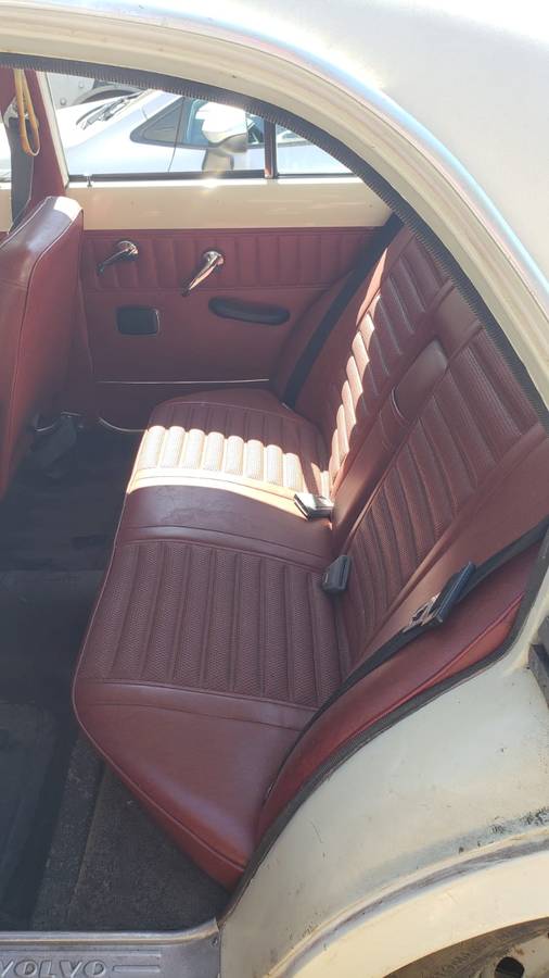 Volvo-122s-1968-brown