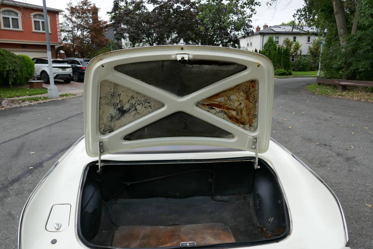 Volvo-1800-s-1968-white-13