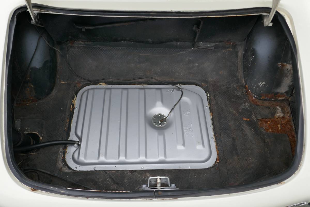 Volvo-1800-s-1968-white-15