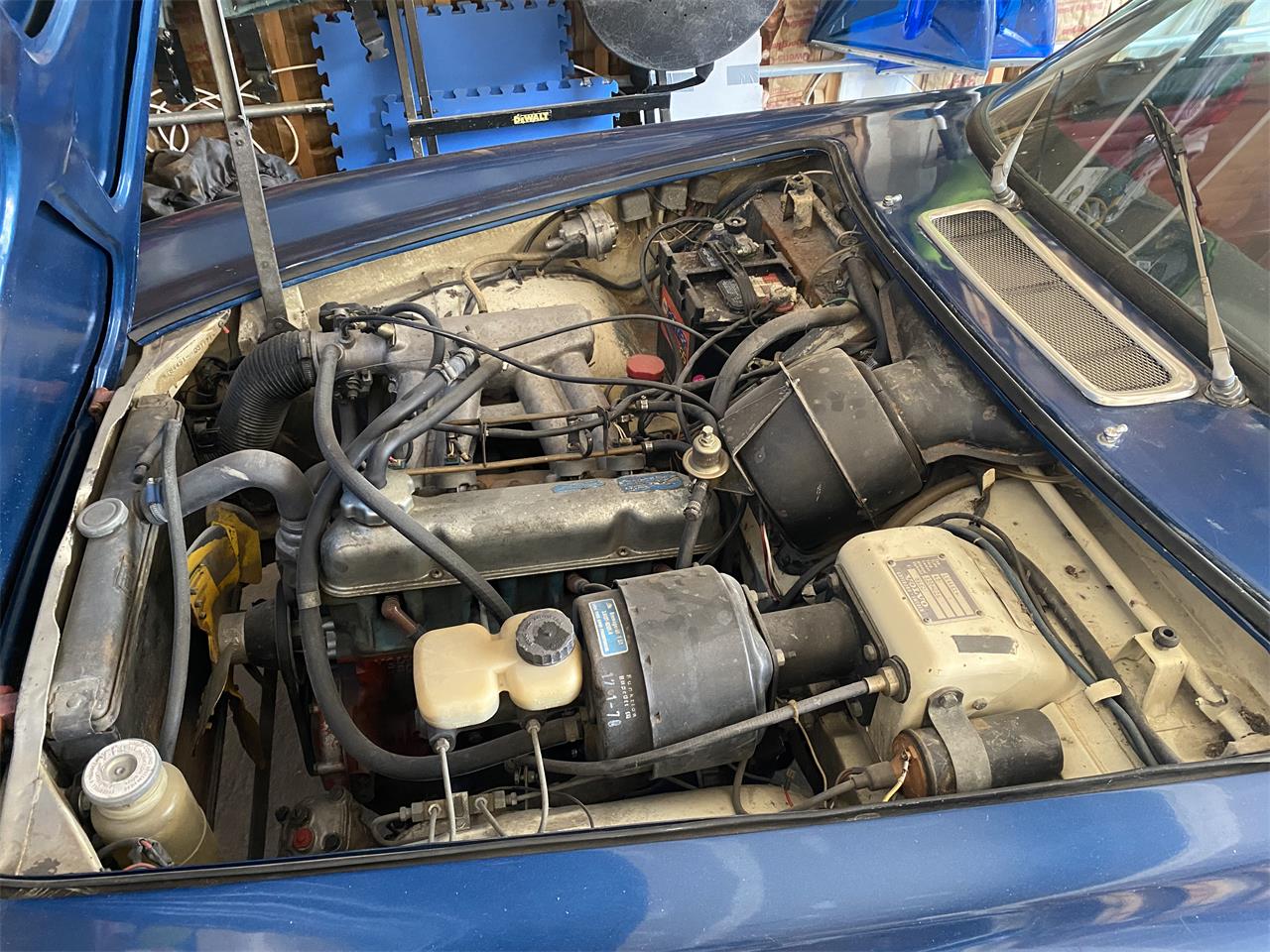 Volvo-1800es-1970-Blue-Red-13