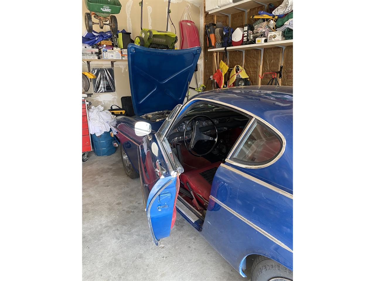 Volvo-1800es-1970-Blue-Red-3