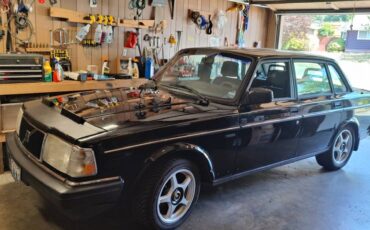 Volvo-1993-black-1