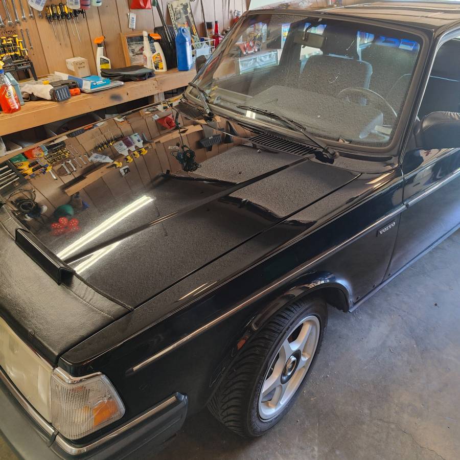 Volvo-1993-black-2