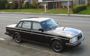 Volvo-1993-black-3