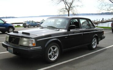 Volvo-1993-black