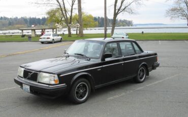 Volvo-1993-black-4