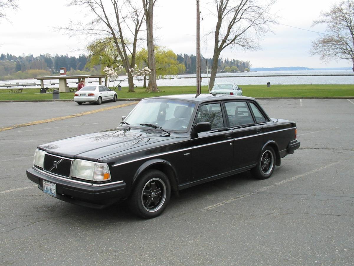 Volvo-1993-black-4