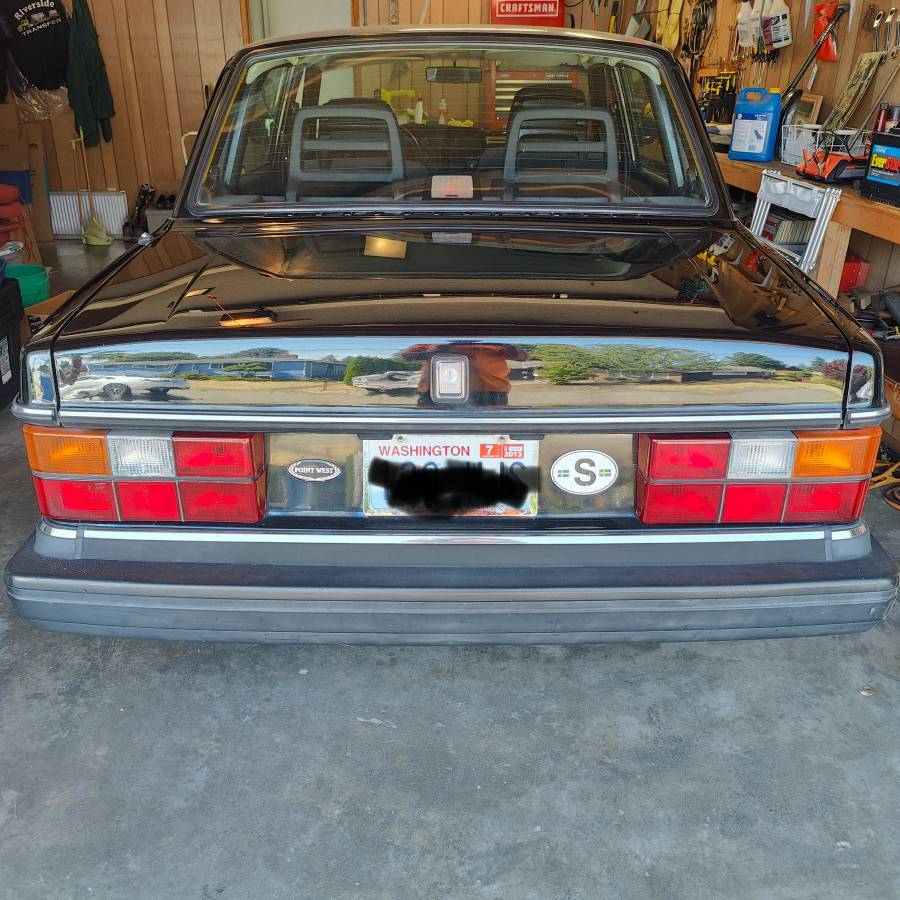 Volvo-1993-black-6