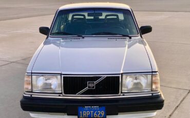 Volvo-240-1986-Sedan-1
