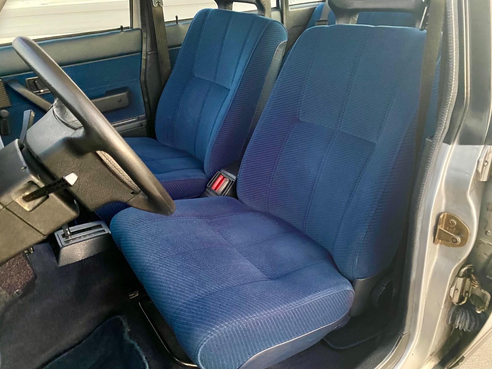 Volvo-240-1986-Sedan-11