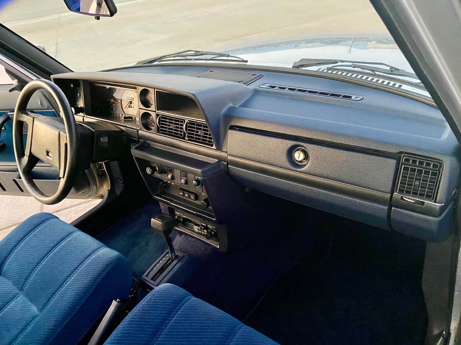 Volvo-240-1986-Sedan-13