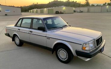 Volvo-240-1986-Sedan-2