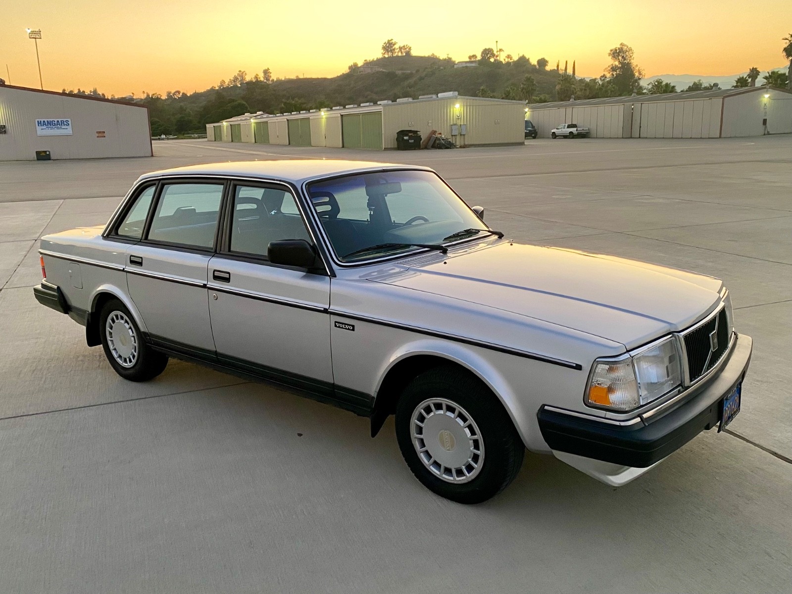Volvo-240-1986-Sedan-2