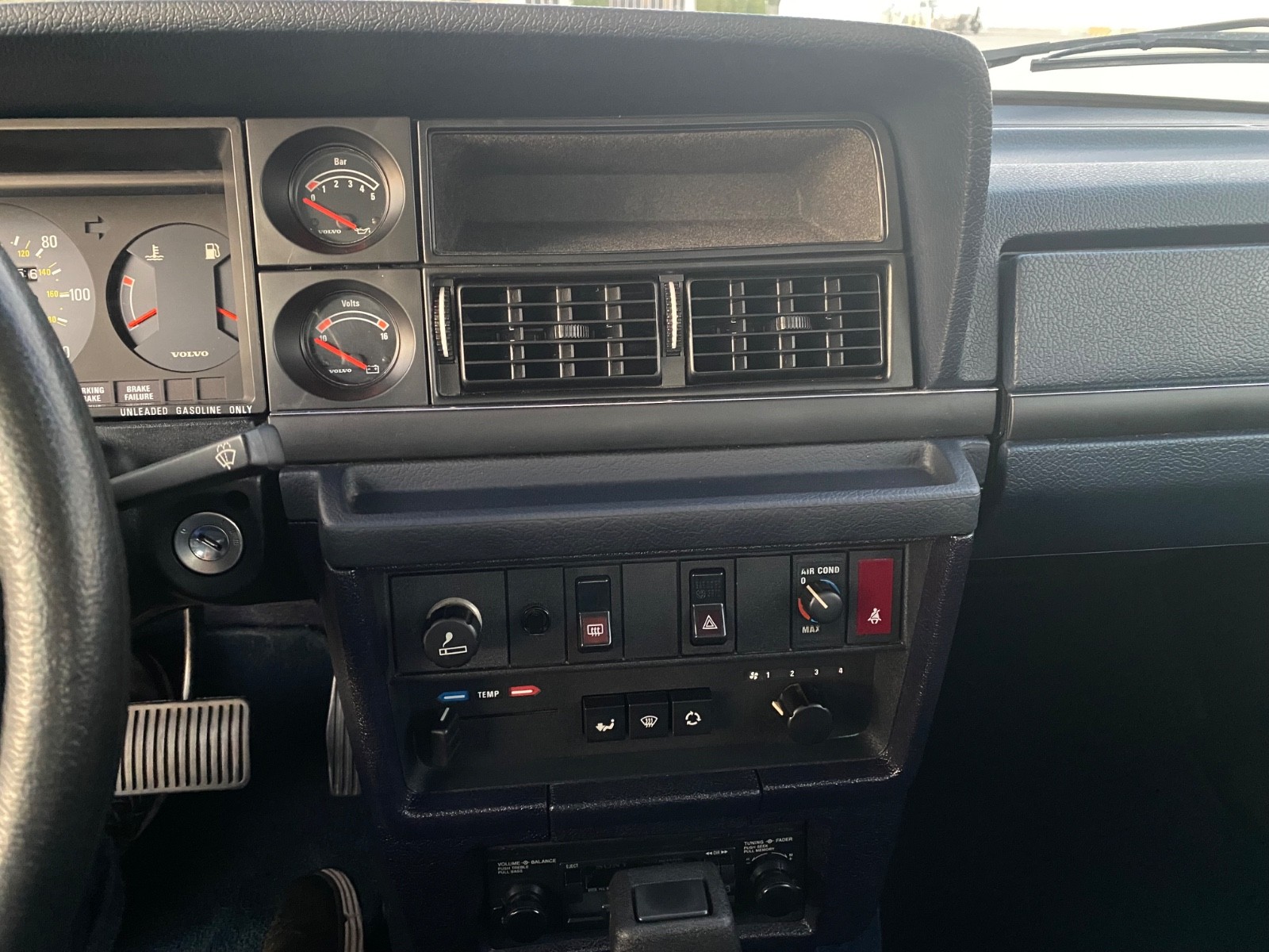 Volvo-240-1986-Sedan-22