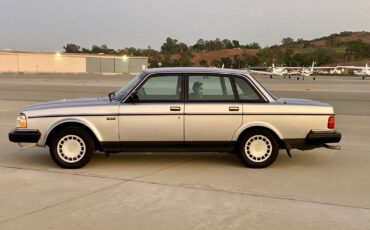 Volvo-240-1986-Sedan-3