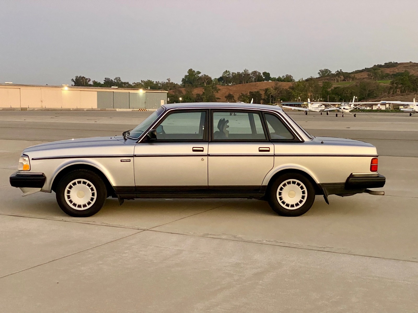 Volvo-240-1986-Sedan-3