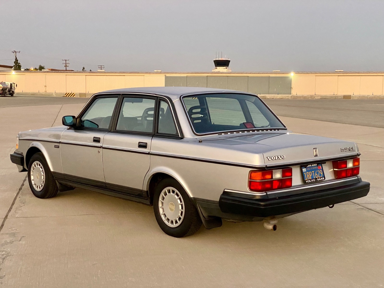 Volvo-240-1986-Sedan-4