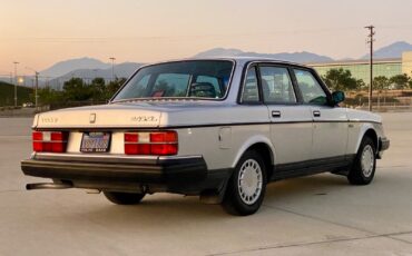 Volvo-240-1986-Sedan-6