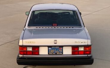 Volvo-240-1986-Sedan-7