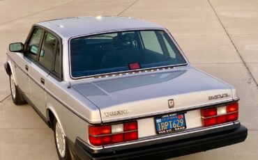 Volvo-240-1986-Sedan-8