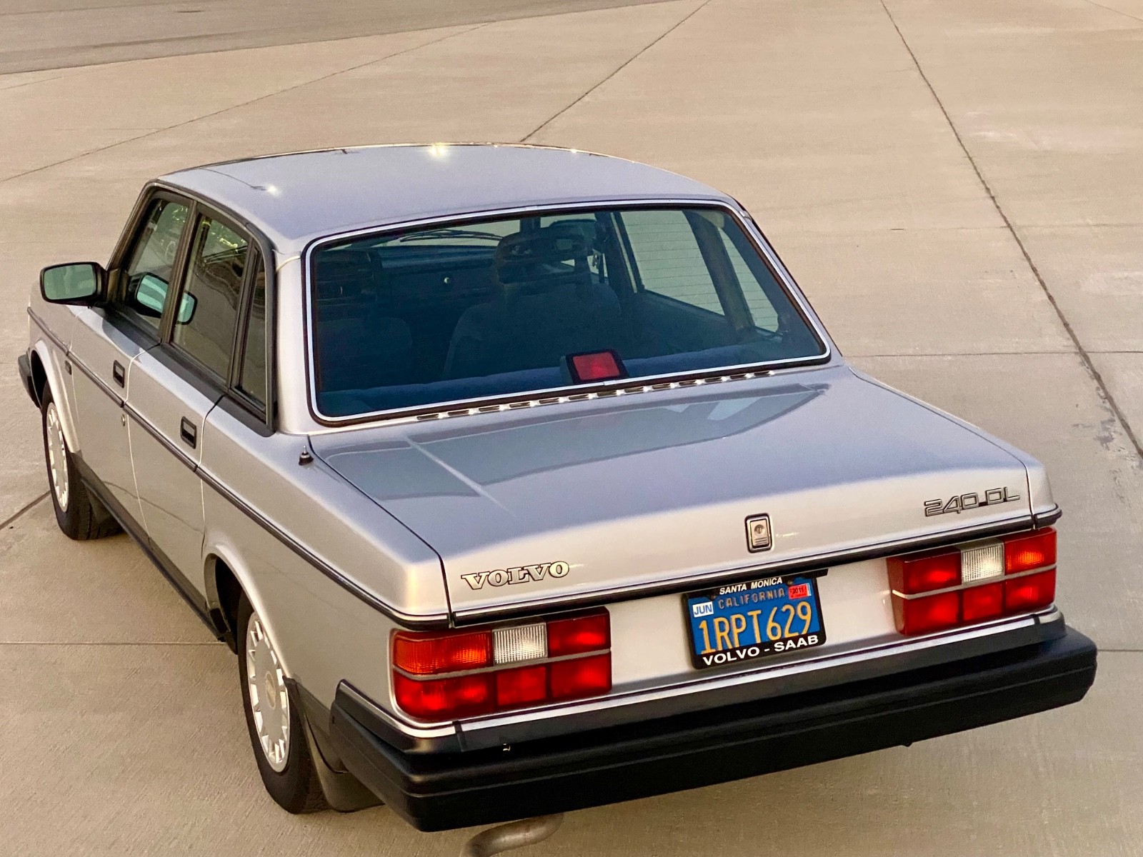 Volvo-240-1986-Sedan-8