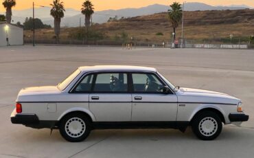 Volvo-240-1986-Sedan-9