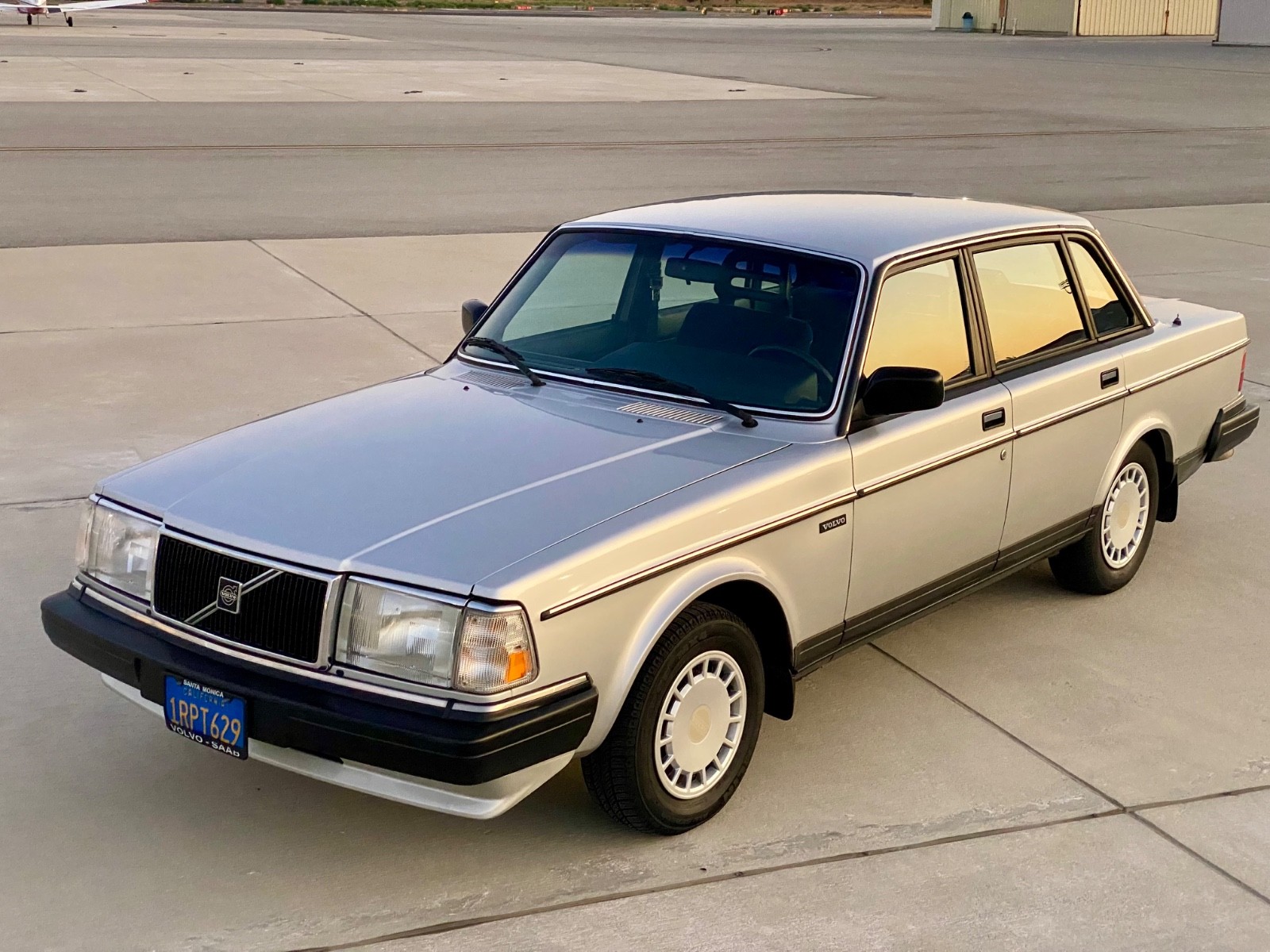 Volvo-240-1986-Sedan