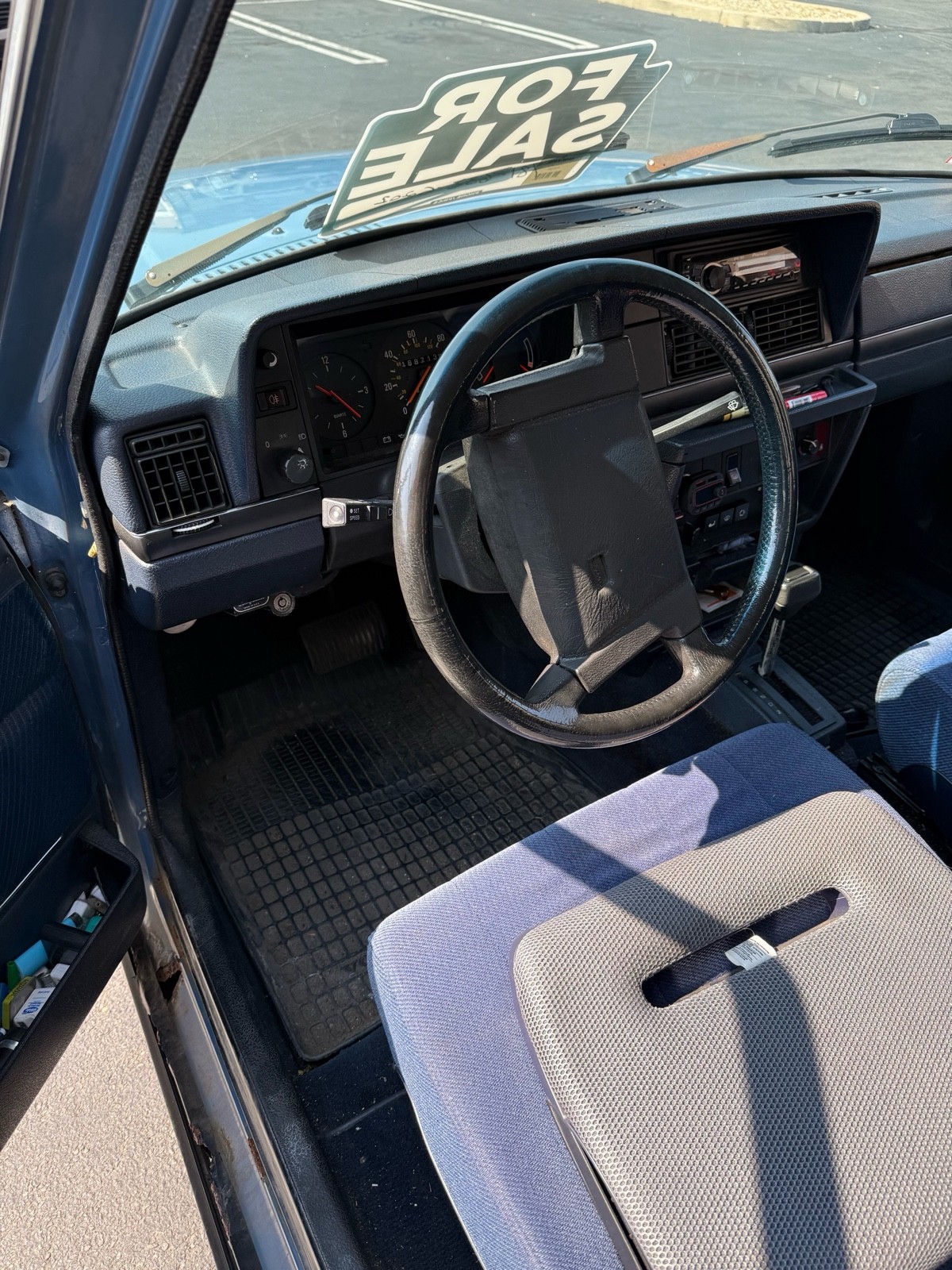 Volvo-240-1987-10