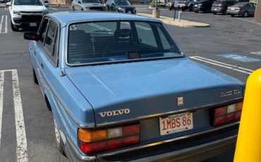 Volvo-240-1987-2