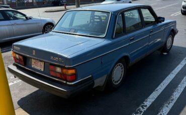 Volvo-240-1987-3