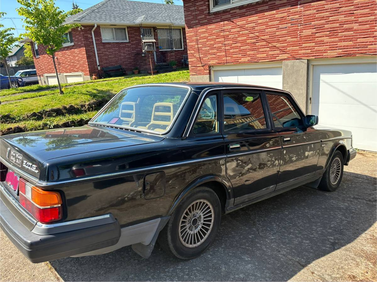 Volvo-240-1989-black-1