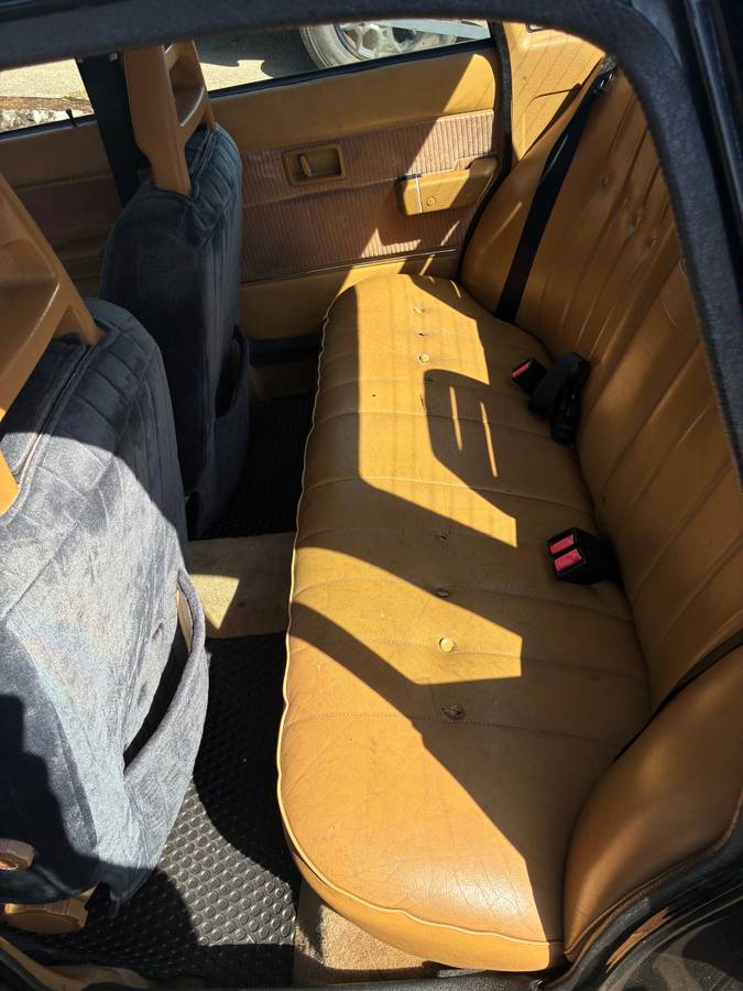 Volvo-240-1989-black-10