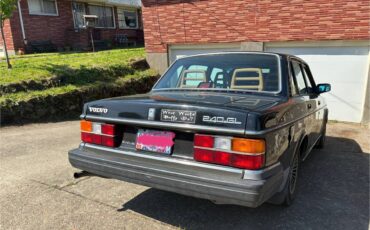Volvo-240-1989-black-2