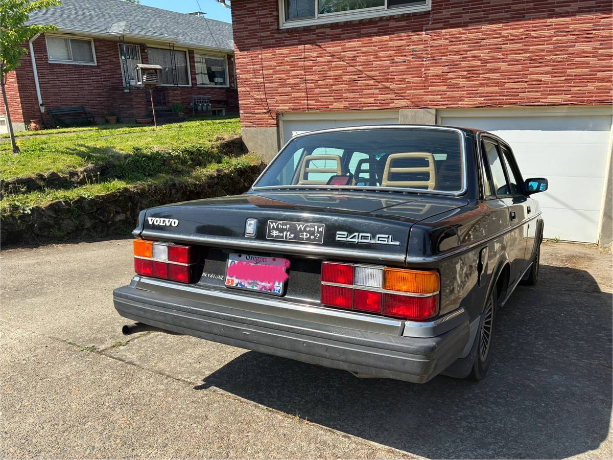 Volvo-240-1989-black-2