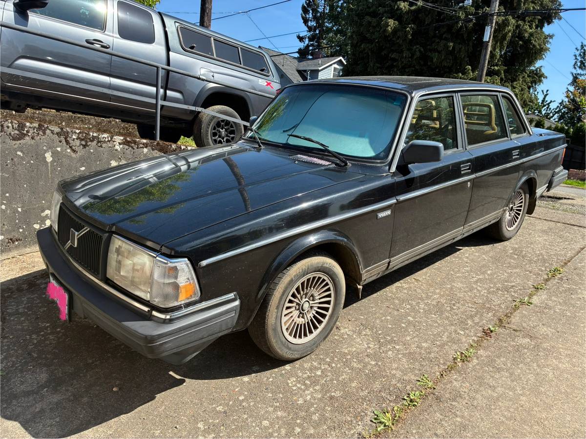 Volvo-240-1989-black-5