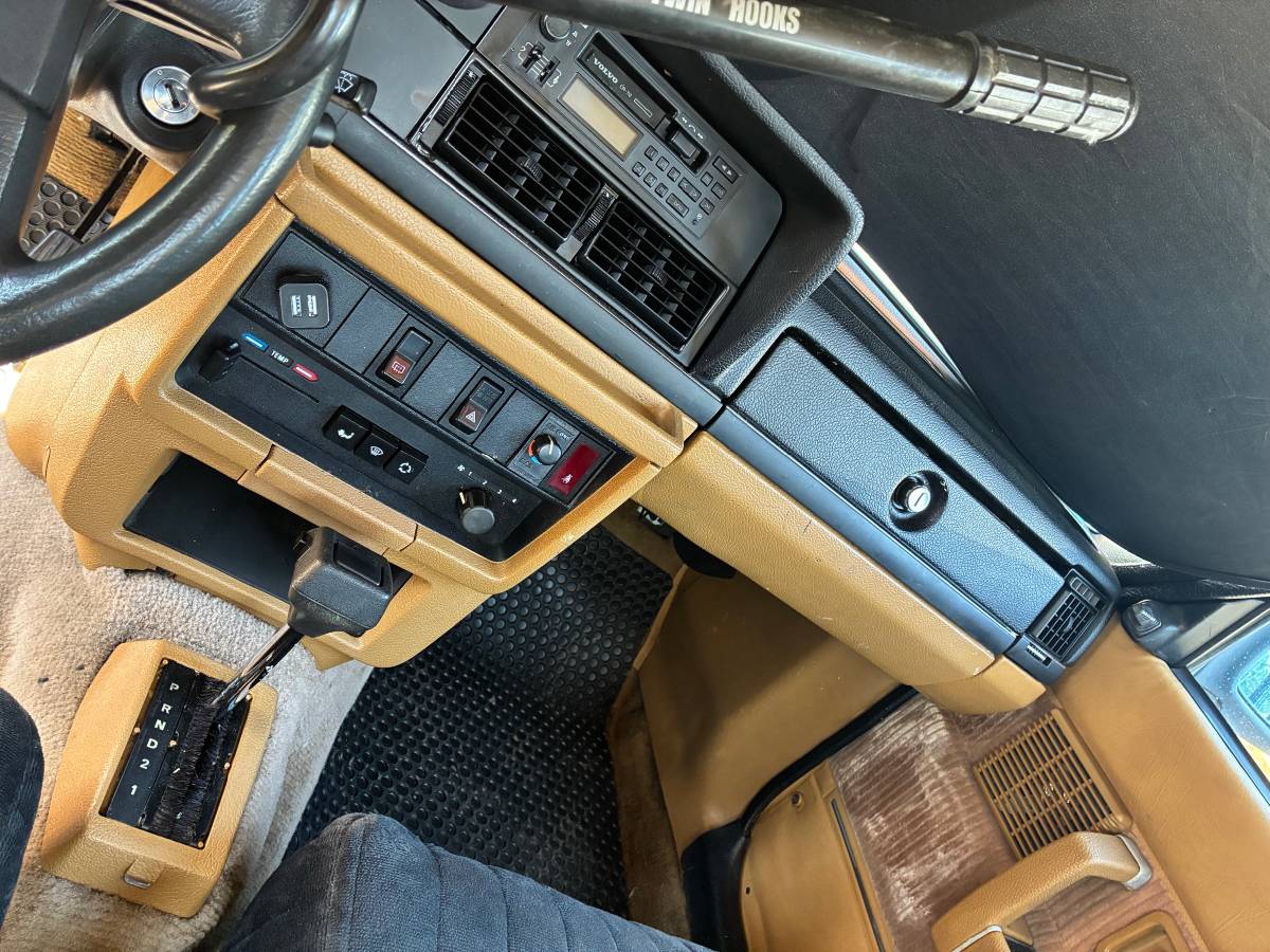 Volvo-240-1989-black-7