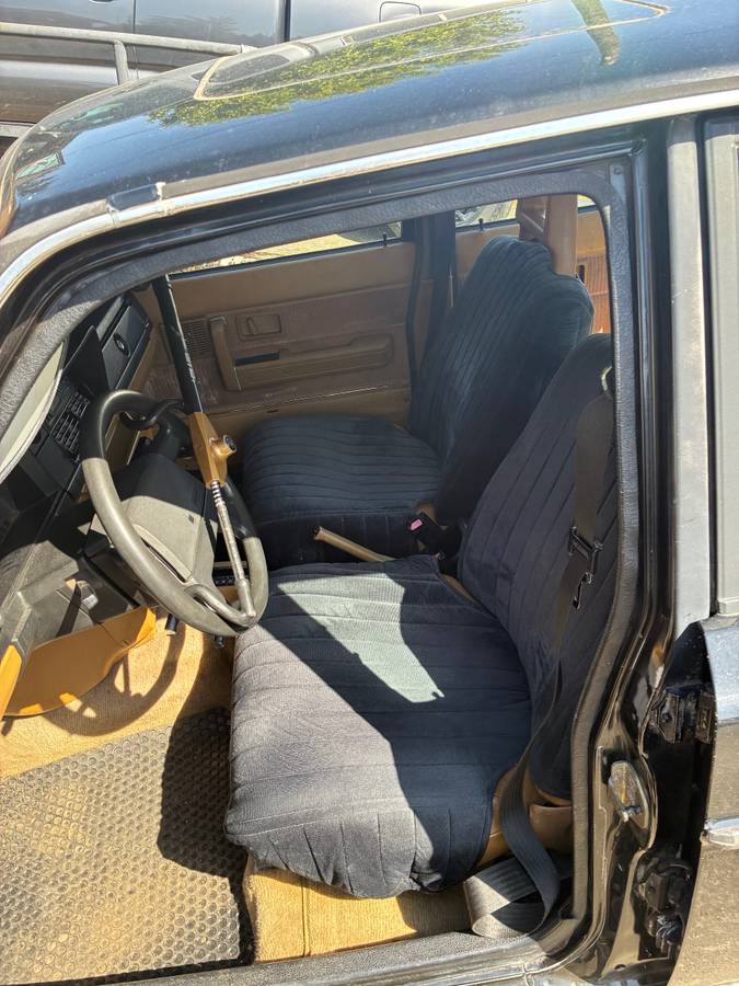 Volvo-240-1989-black-9