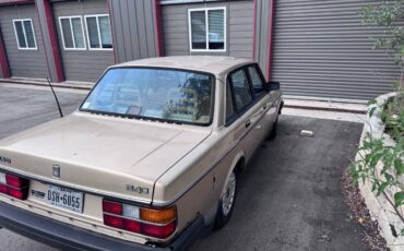 Volvo-240-1991-2