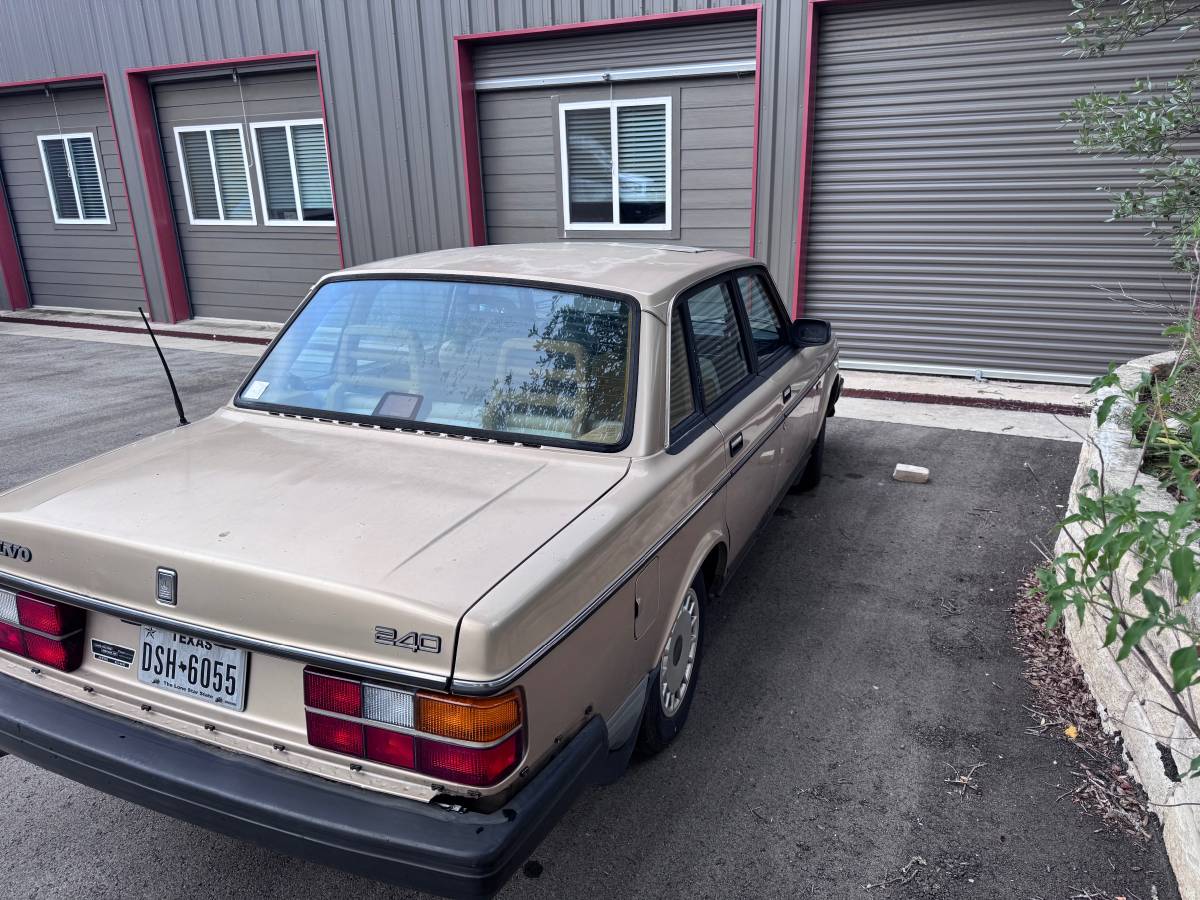 Volvo-240-1991-2
