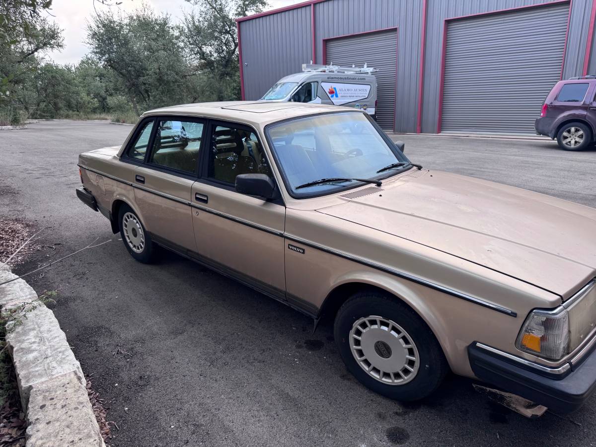 Volvo-240-1991-4